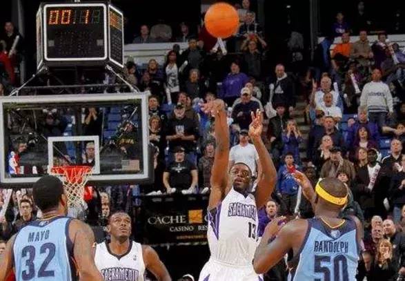 NBA雄鹿补时争议三分绝杀凯尔特人终结六连胜登顶引热议